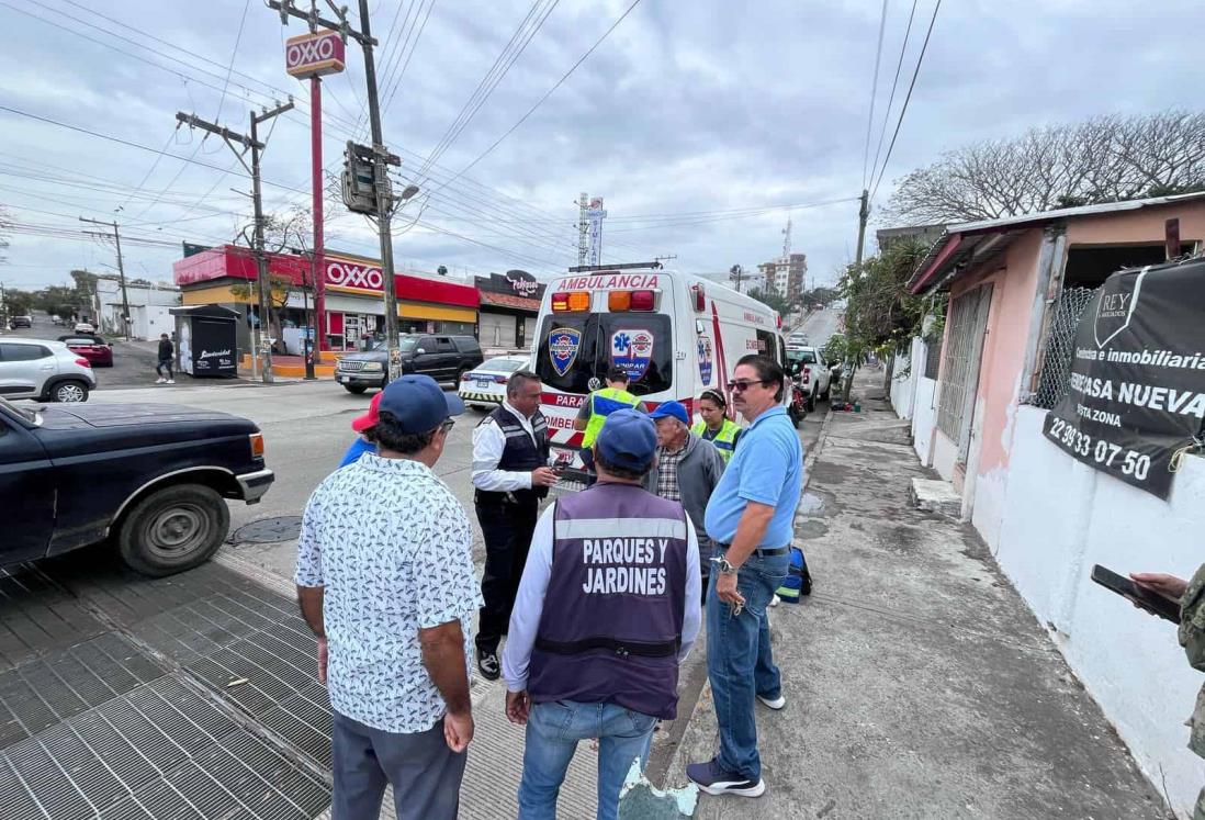 Auto impacta a motociclista en la colonia Adalberto Tejeda, en Boca del Río