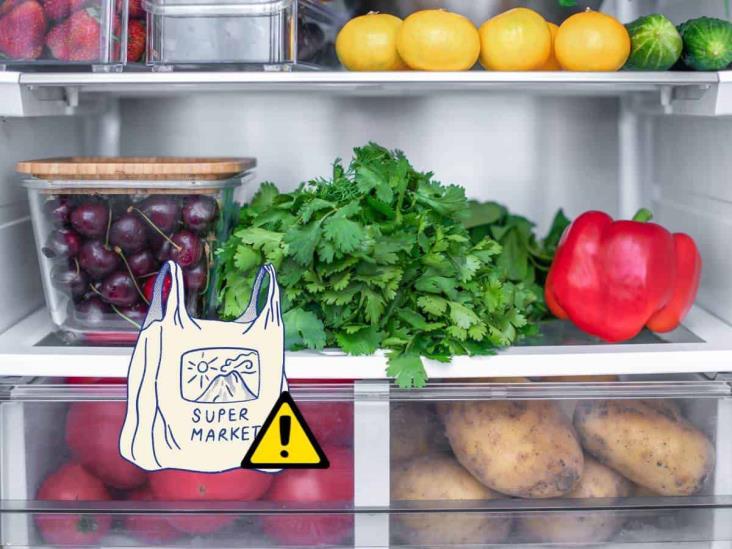 Por esta razón, no debes guardar alimentos en bolsas de plástico dentro del refrigerador