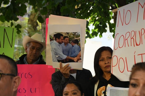 Protestan contra expanista de Ixhuacán de los Reyes; quiere candidatura por Morena-Verde (+VIDEO)