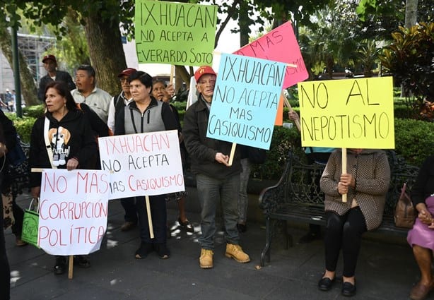 Protestan contra expanista de Ixhuacán de los Reyes; quiere candidatura por Morena-Verde (+VIDEO)