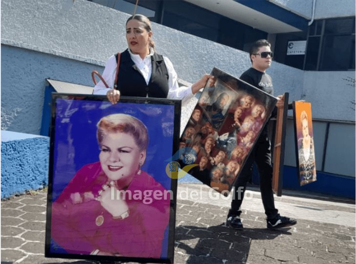 Desde funeraria, trasladan féretro de Paquita la del Barrio en Xalapa (+VIDEO)