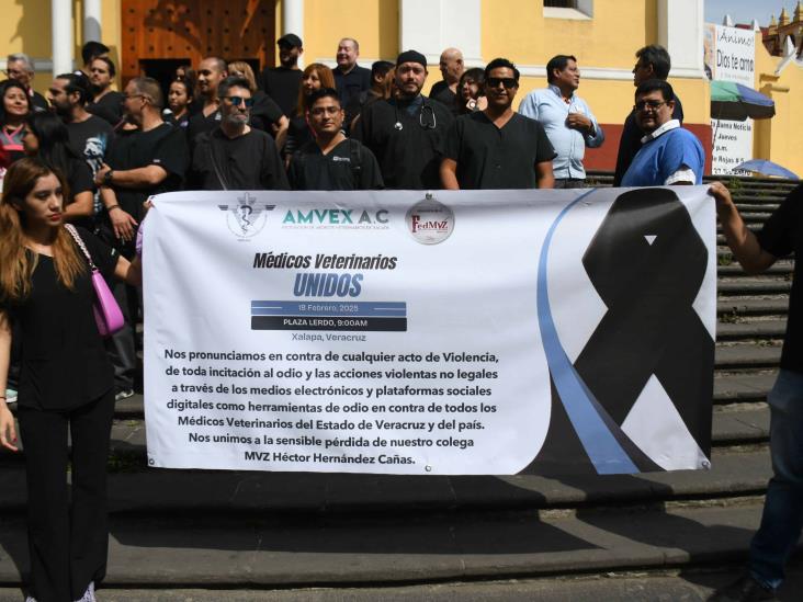 Veterinarios de Xalapa se suman a protestas tras asesinato de colega en Edomex (+VIDEO)