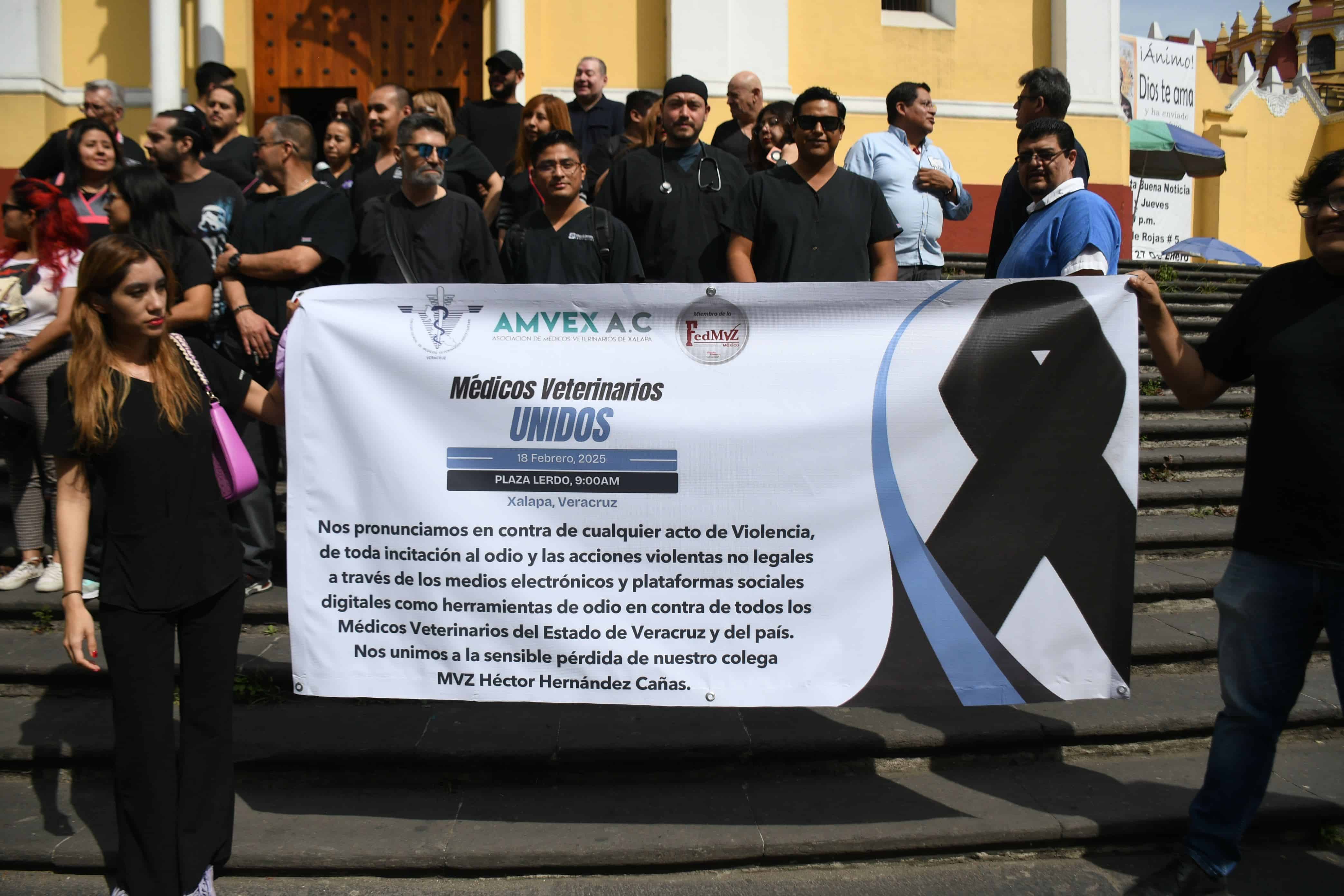 Veterinarios de Xalapa se suman a protestas tras asesinato de colega en Edomex (+VIDEO)