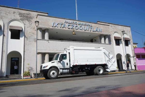 Llegan nuevas unidades al Ayuntamiento de Ixtaczoquitlán
