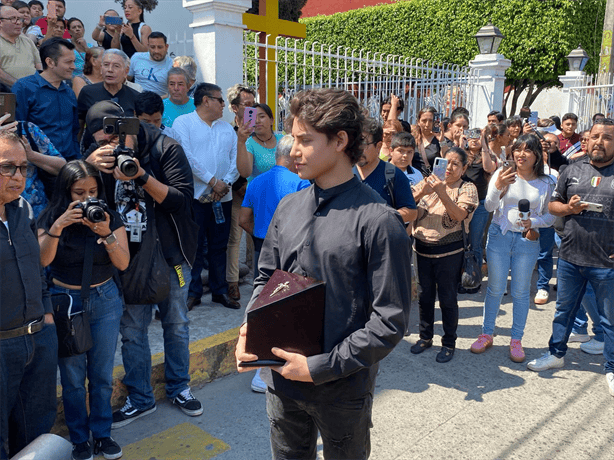 Dan el último adiós a Paquita la del Barrio en Veracruz