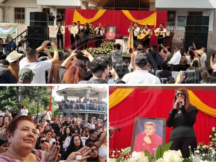 Alto Lucero, de luto; despiden con homenaje a Paquita la del Barrio (+VIDEO)