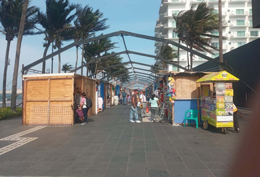 Locatarios esperan reubicación en el Mercado de Artesanías en marzo