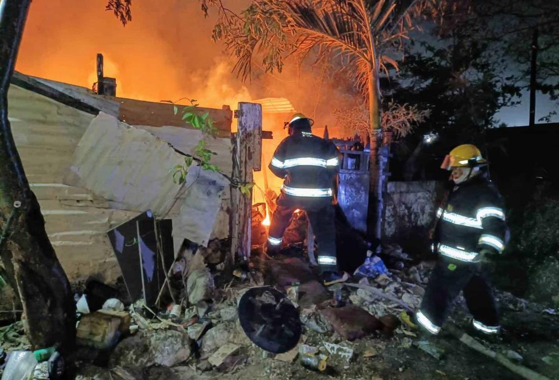 Vivienda es consumida por incendio en fraccionamiento Villa Rica de Veracruz