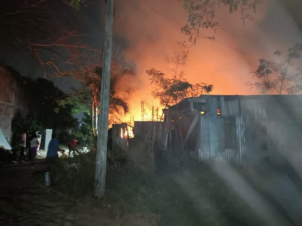 Vivienda es consumida por incendio en fraccionamiento Villa Rica de Veracruz