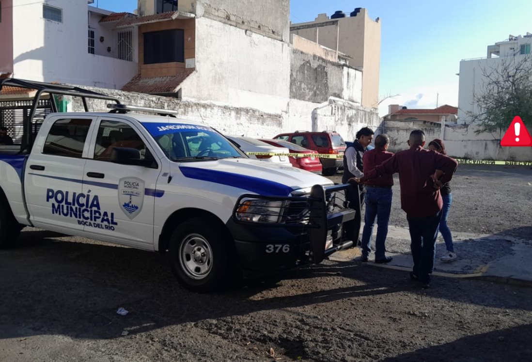 Hallan a hombre sin vida en estacionamiento de un colegio en el fraccionamiento Costa verde | VIDEO