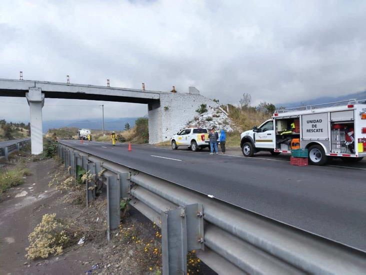 Autotanque registra fuga de material tóxico sobre autopista Orizaba- Puebla (+Video)