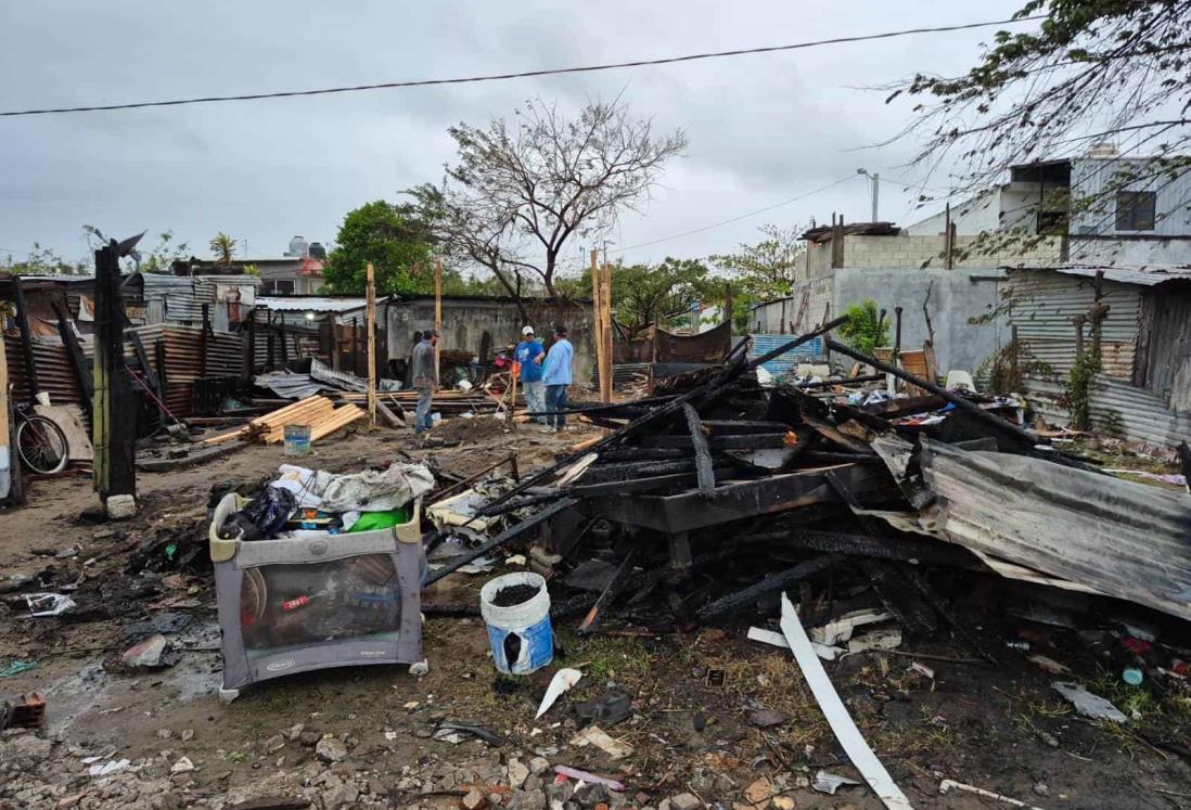 Mujer pide apoyo a la ciudadanía para recuperar su hogar, consumido por incendio en Veracruz