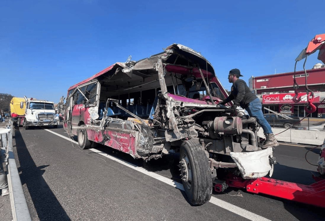 Podrían denunciar a funcionarios que permitieron circular a camión accidentado en carretera Veracruz-Cardel