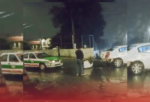 ¡Encontronazo! taxi choca contra un auto en Xalapa