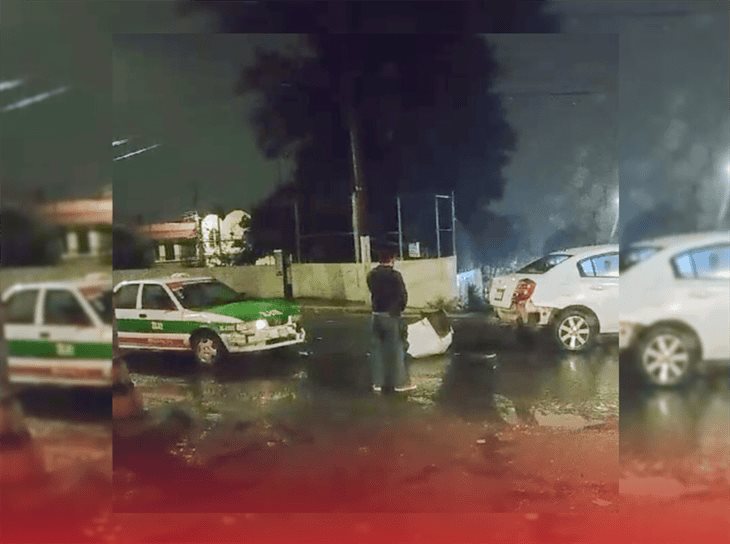 ¡Encontronazo! taxi choca contra un auto en Xalapa