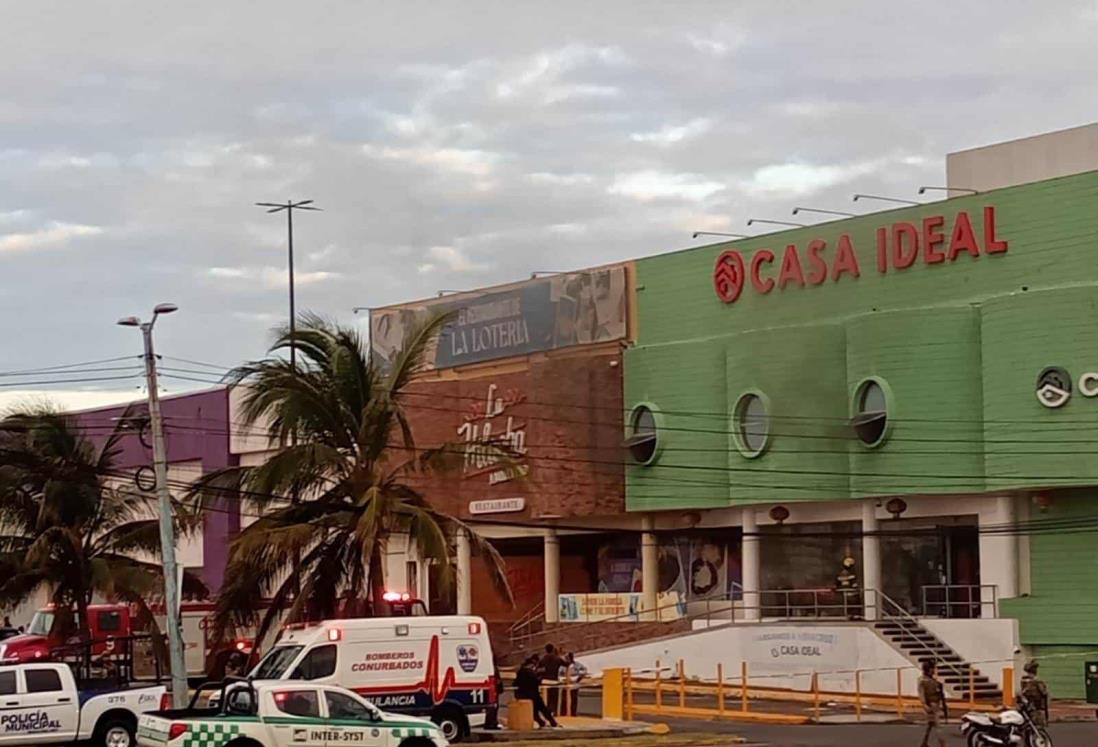 Se registra incendio en comercio del municipio de Boca del Río; personal de bomberos combate el fuego