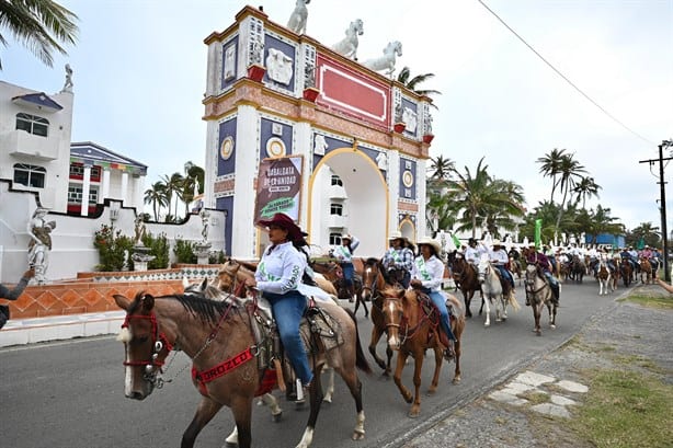 Más de 600 jinetes recorren las comunidades de la zona norte de Alvarado en la Cabalgata por la Unidad