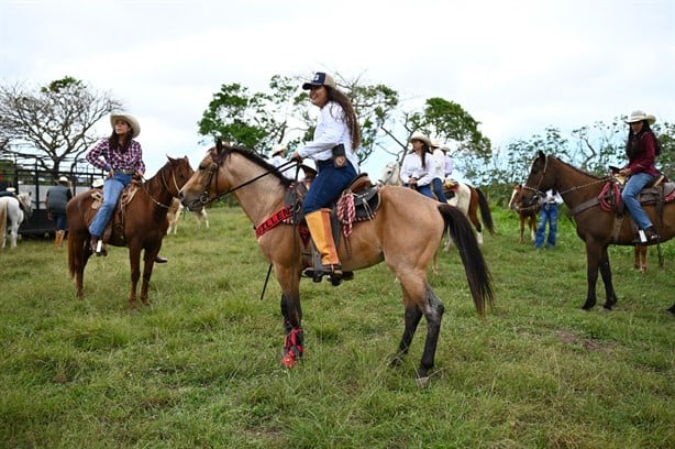 Más de 600 jinetes recorren las comunidades de la zona norte de Alvarado en la Cabalgata por la Unidad