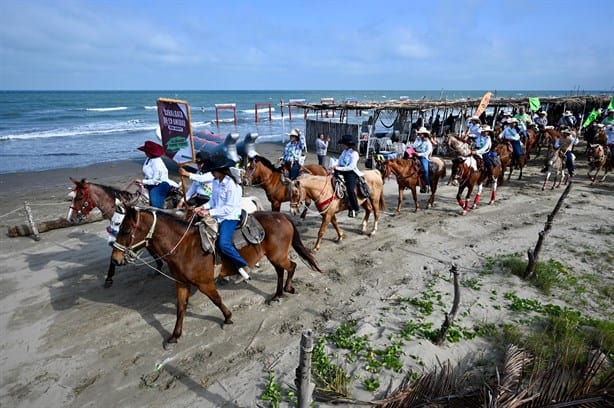 Más de 600 jinetes recorren las comunidades de la zona norte de Alvarado en la Cabalgata por la Unidad