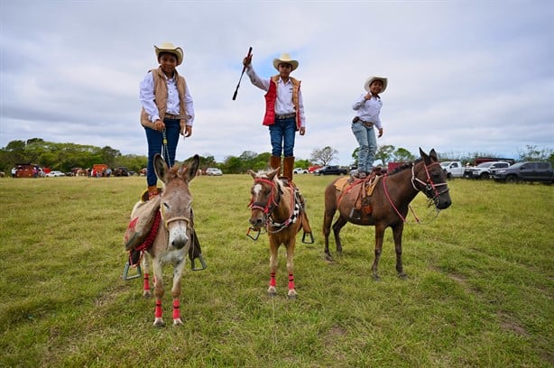 Más de 600 jinetes recorren las comunidades de la zona norte de Alvarado en la Cabalgata por la Unidad