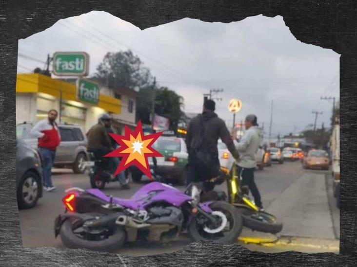 Chocan motociclistas en avenida Chedraui Caram de Xalapa