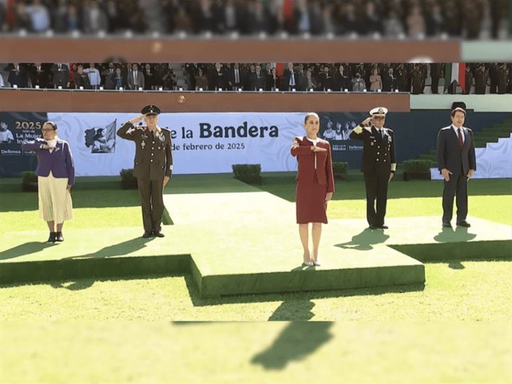 Realizan transmisión de evento conmemorativo al Día de la Bandera en escuelas públicas