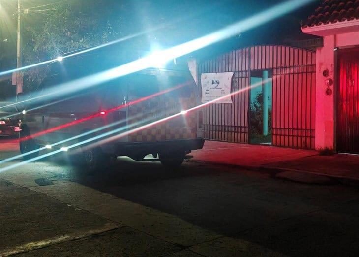 Hombre muere tras desplomarse en la vía pública en Xalapa, esto sabemos