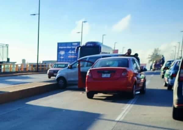 Caos matutino en Xalapa: accidente vehicular colapsa el tráfico