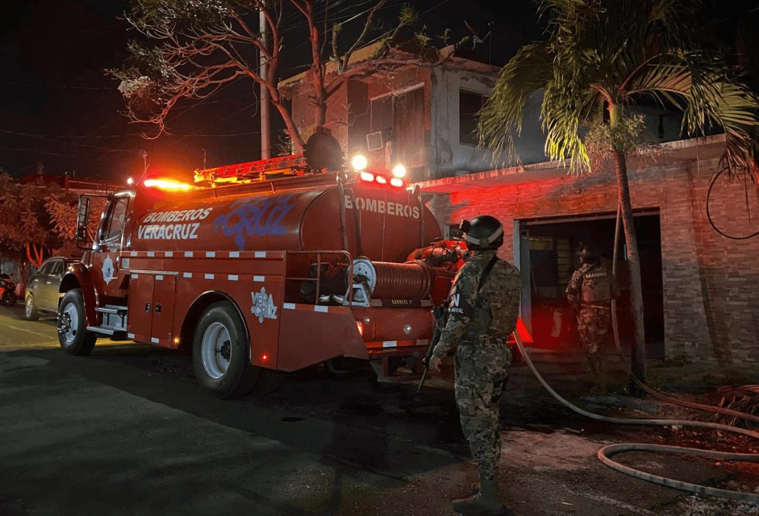 Vivienda en Veracruz arde en llamas; sospechan que el incendio fue provocado