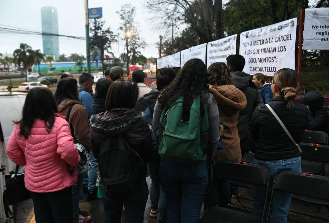 Sindicatos toman la SEV en Veracruz