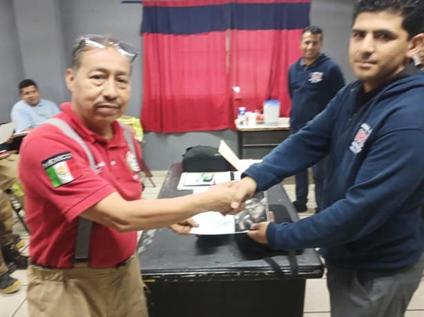 Certifican a bomberos de Misantla, reforzando su preparación en combate de incendios