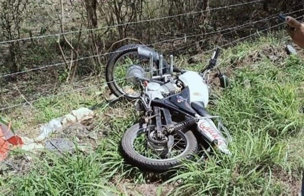 Pareja de motociclistas se accidenta y resulta herida en Comapa