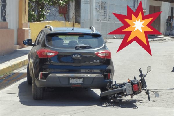 Auto impacta a una motocicleta en Misantla, ¿hay heridos?