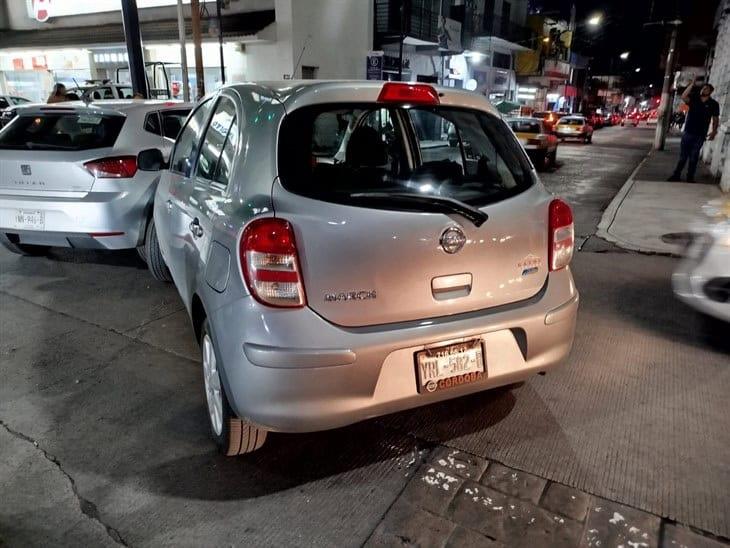 Por pasarse uno el alto, chocan dos vehículos en el centro de Córdoba