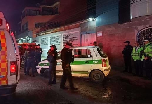 Volcadura de taxi en Xalapa deja dos pasajeras heridas