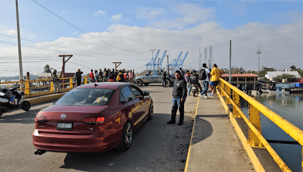 Bloquean puente Tampamachoco en Tuxpan; esto exigen 