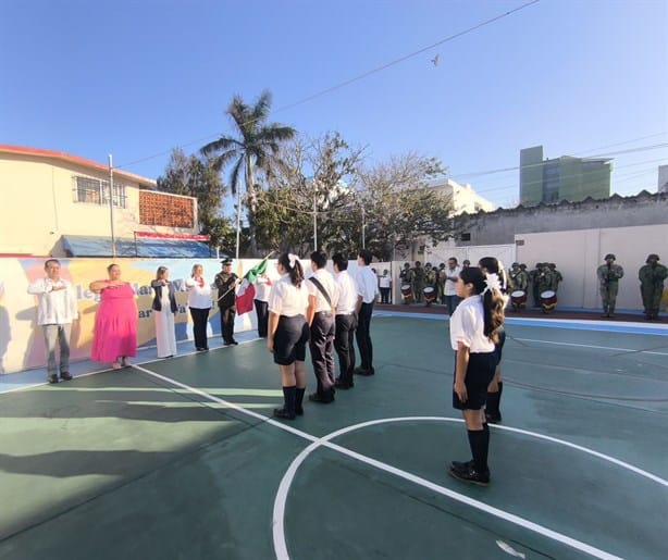 Ejército realiza la ceremonia de incineración de la Bandera de México en escuela de Veracruz