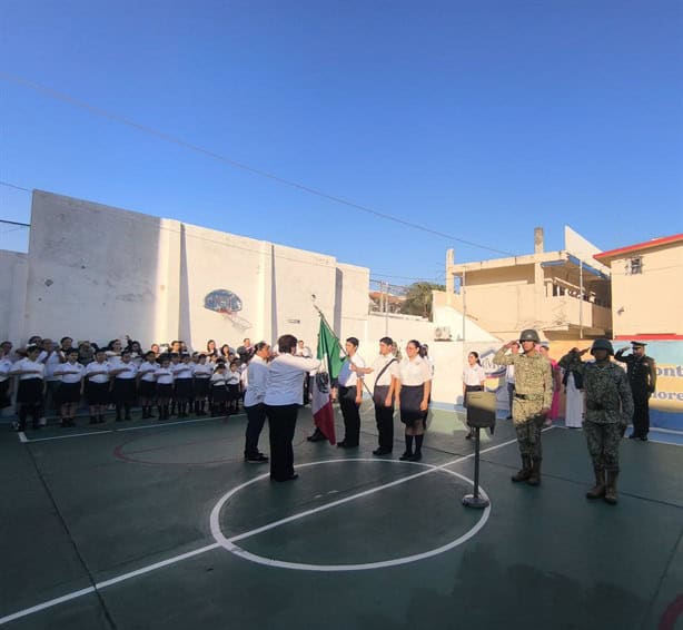 Ejército realiza la ceremonia de incineración de la Bandera de México en escuela de Veracruz