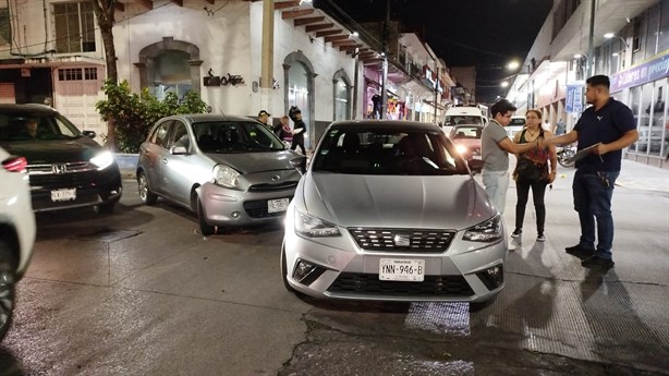 Por pasarse uno el alto, chocan dos vehículos en el centro de Córdoba