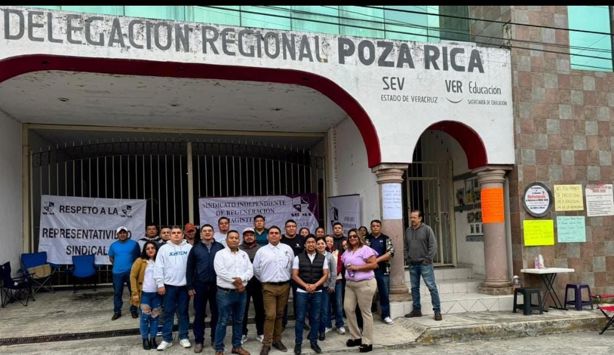 Mantienen protesta en la delegación de la SEV Poza Rica