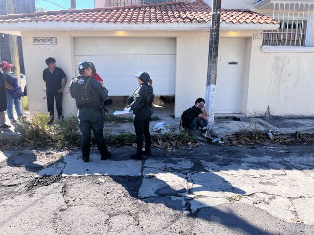 Amarran a ladrón en la colonia Vista Alegre de Veracruz pero policias tuvieron que liberarlo | VIDEO