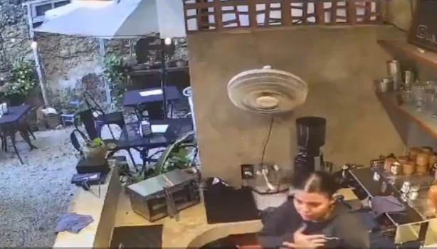 Español agrede a una mexicana en cafetería; amenazó con quemar el local| VIDEO