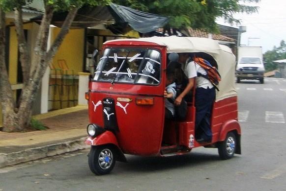 Proliferación de mototaxis en diversas zonas del estado está generando una crisis en el transporte público: transportistas