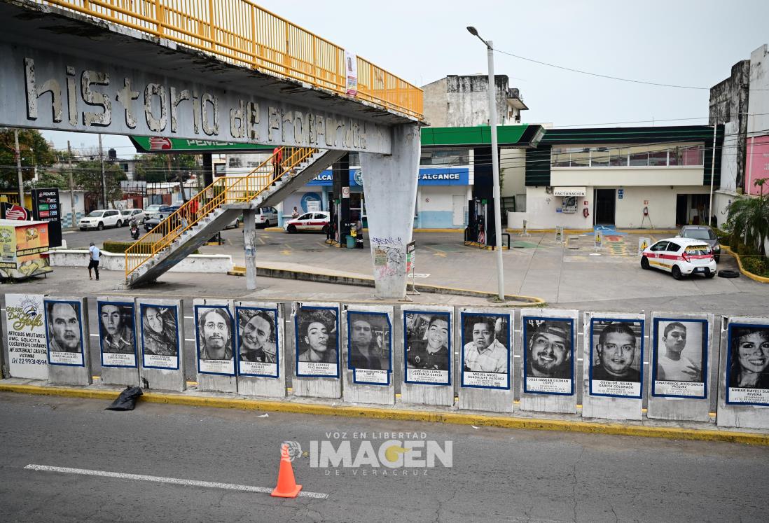 Colectivos dan mantenimiento a fotografías  en muro de desaparecidos en Veracruz