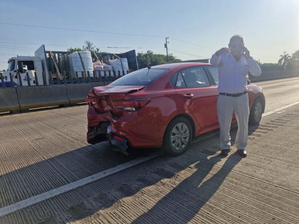 Caos total en autopista Córdoba- Veracruz; carambola de nueve vehículos