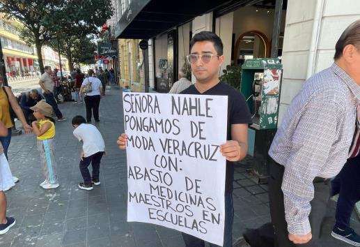 Veracruz, de moda con maestros y abasto de medicinas, piden en Xalapa