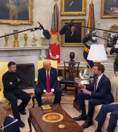 Donald Trump se reúne con Zelensky ; Estados Unidos lo acusa de jugar con la Tercera Guerra Mundial |VIDEO