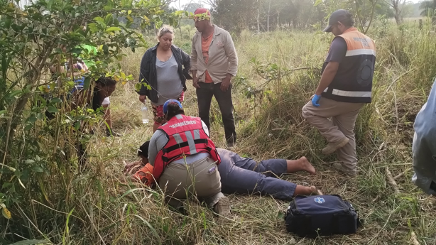 Adolescente derrapa en carretera de Medellín; sus amigos lo abandonan