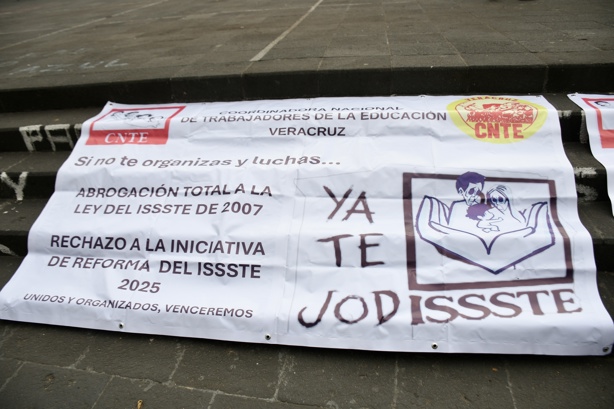 CNTE-Veracruz se manifiesta contra reforma a Ley del ISSSTE