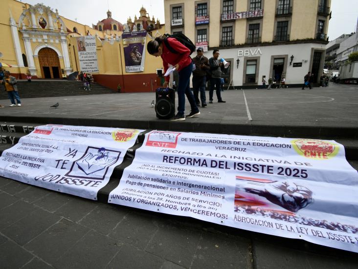 CNTE-Veracruz se manifiesta contra reforma a Ley del ISSSTE